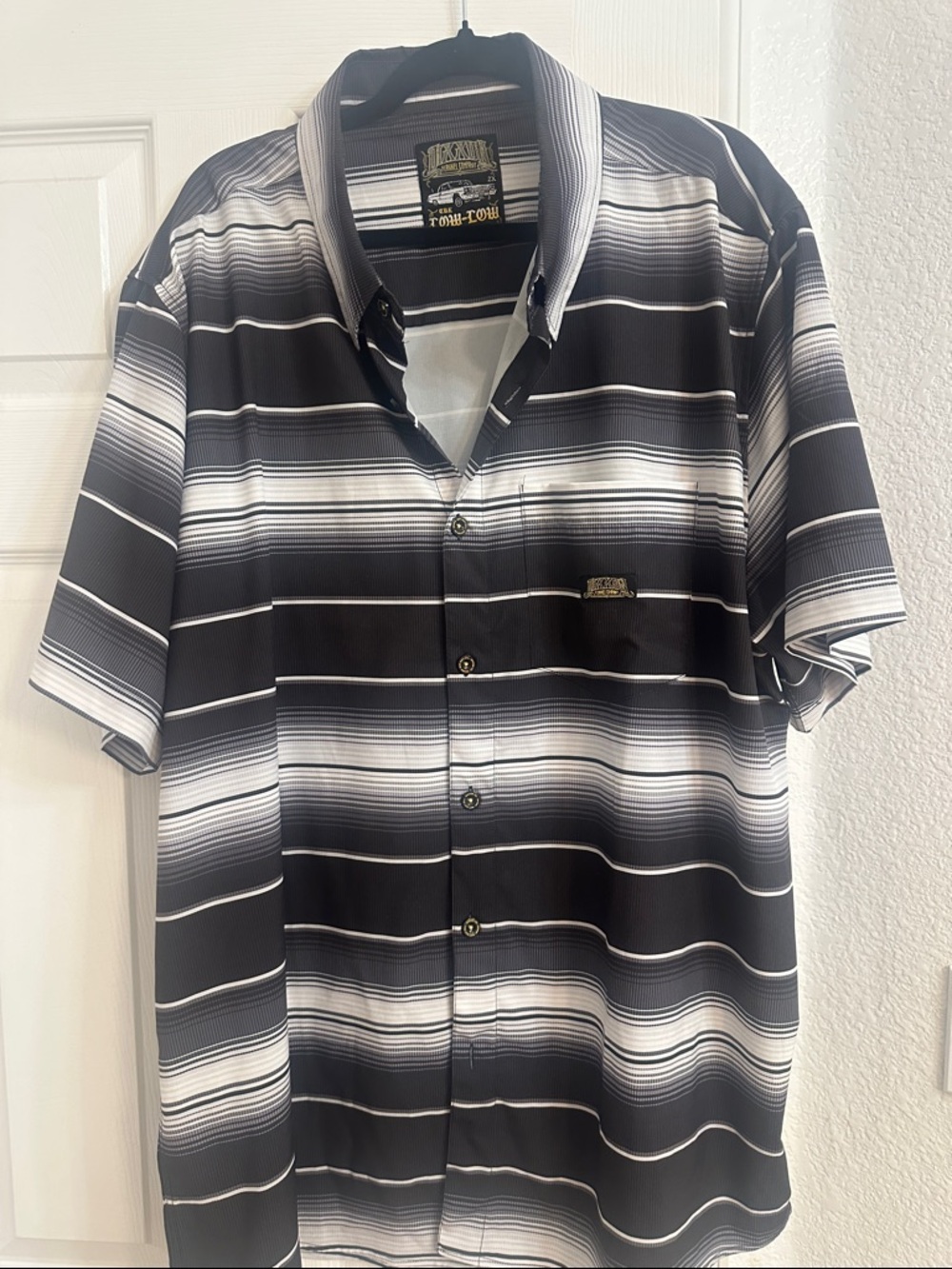 Dixxon 2XL The low low Black & White Striped Short-Sleeve Button-Up gently worn